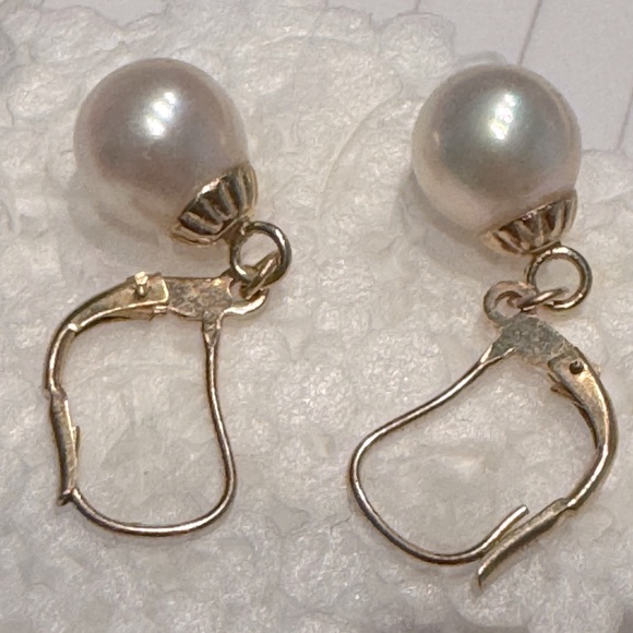 Cultured pearls and 14k gold lever back earrings - Picture 3 of 4